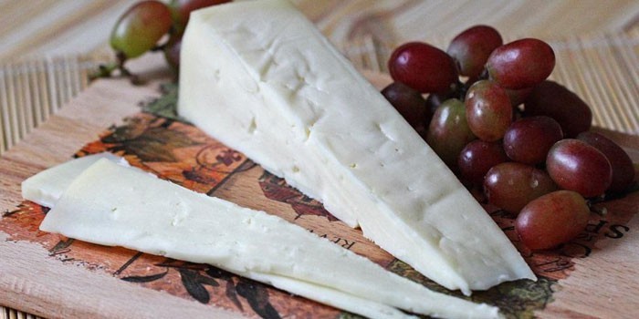 بشقاب پنیر - مواد مختلف.  برش پنیر و چیدن بشقاب پنیر روی میز جشن با عکس چقدر زیباست